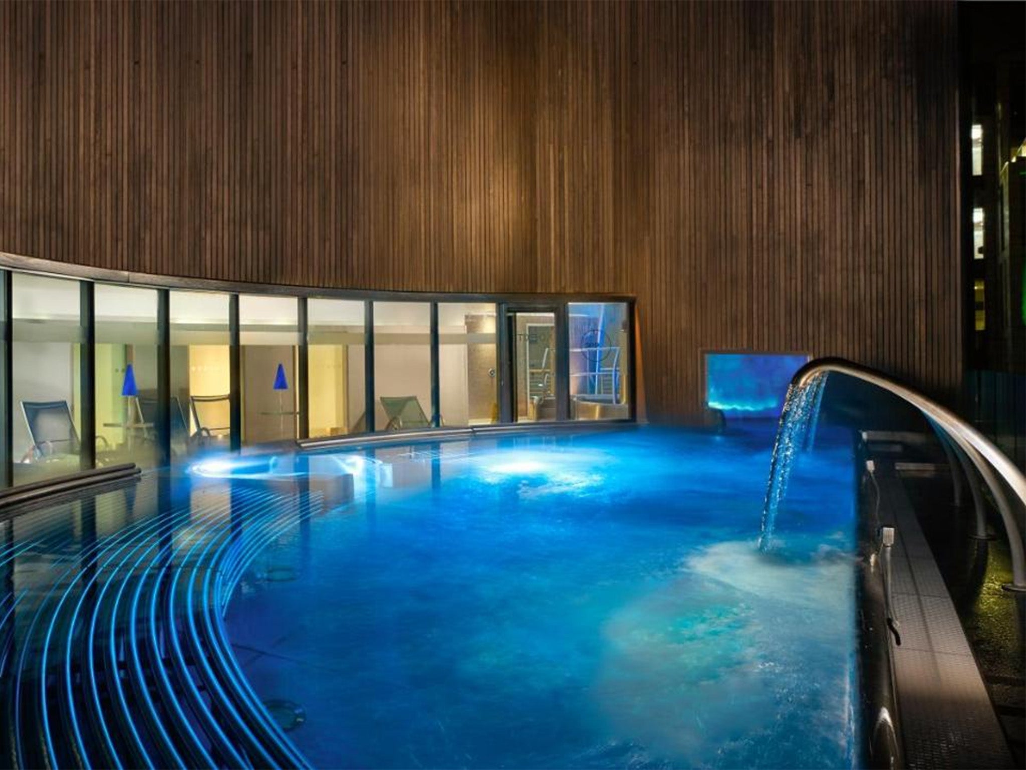 The hydropool alone puts this 269-room hotel firmly on the map