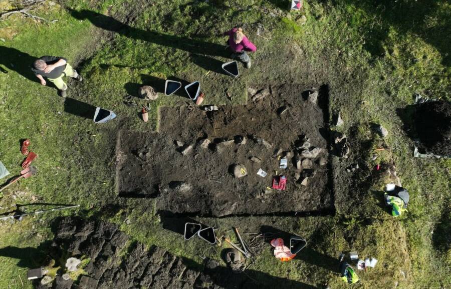 Archaeologists excavate three wealthy women’s graves from the Viking Age in Norway